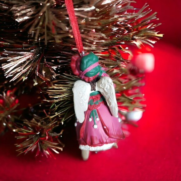 1999 Hallmark Keepsake Ornament Rose Angel: The Language of Flowers 4th & Final - Picture 3 of 9